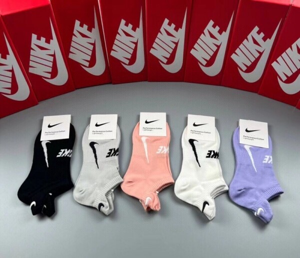 위핑,나이키 NIKE 클래식 로고 여자 짧은 양말