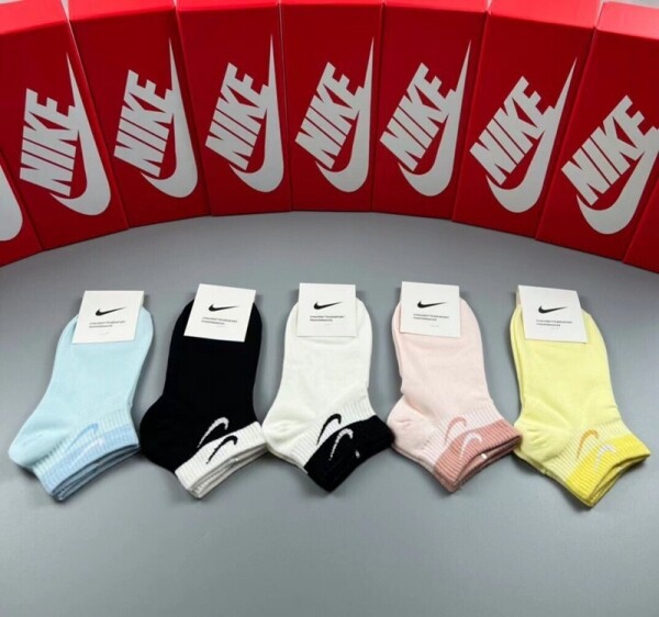 위핑,나이키 NIKE 클래식 로고 여자 짧은 양말