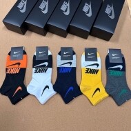 나이키 NIKE 클래식 모던 로고 여자 짧은 양말