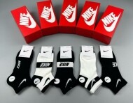나이키 NIKE 클래식 모던 로고 여자 짧은 양말