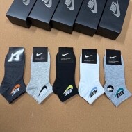 나이키 NIKE 클래식 모던 로고 여자 짧은 양말