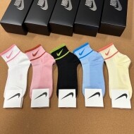 나이키 NIKE 클래식 모던 로고 여자 짧은 양말