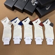 나이키 NIKE 클래식 모던 로고 여자 짧은 양말