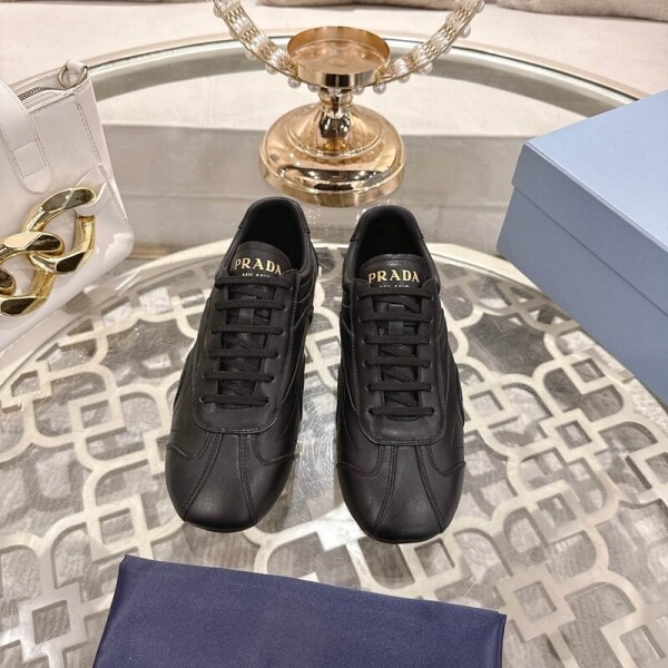 위핑,프라다 PRADA 영문 로고 캐주얼 커플 덕훈화