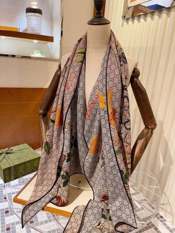 위핑,구찌 GUCCI 클래식 요소 빈티지 캐주얼 스카프