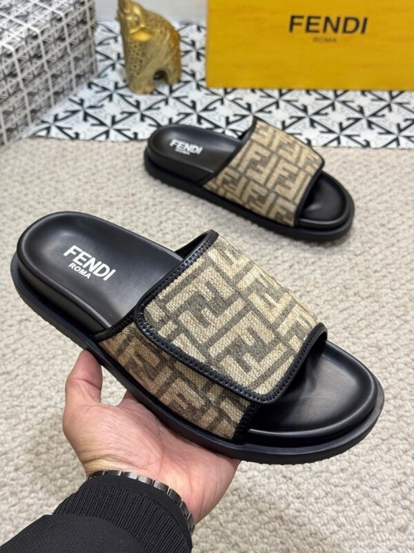 위핑,펜디 FENDI 레터링 로고 가죽 통굽 벨크로 커플 슬리퍼
