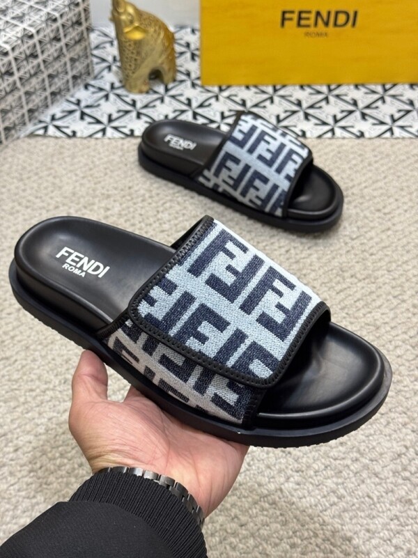 위핑,펜디 FENDI 레터링 로고 가죽 통굽 벨크로 커플 슬리퍼