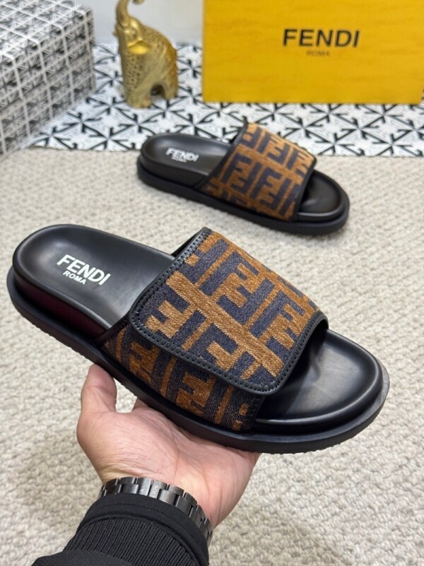 위핑,펜디 FENDI 레터링 로고 가죽 통굽 벨크로 커플 슬리퍼
