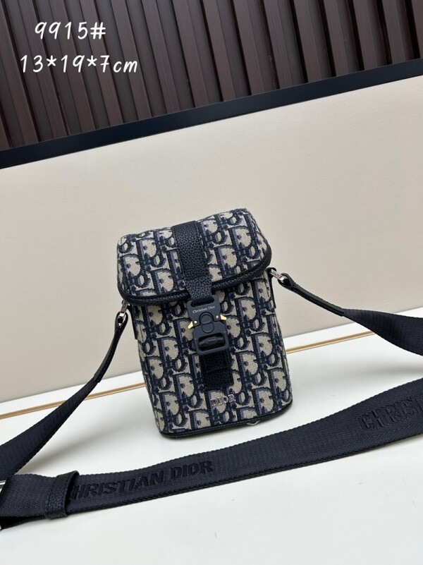 위핑,디올 DIOR Hit The Road 모던 남성 플랩 크로스백
