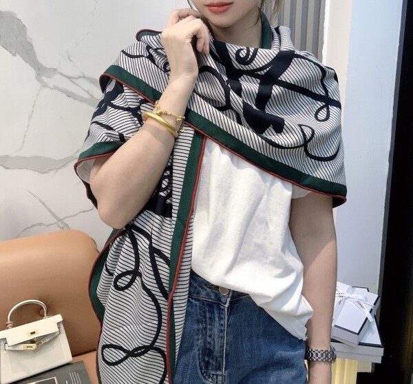 위핑,에르메스 Hermès 모던 클래식 패턴 디자인 빈티지 캐주얼 스카프