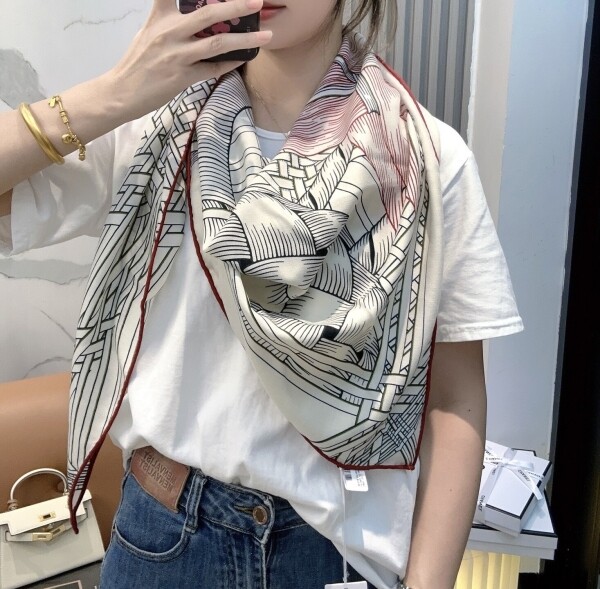 위핑,에르메스 Hermès 모던 클래식 패턴 디자인 빈티지 캐주얼 스카프
