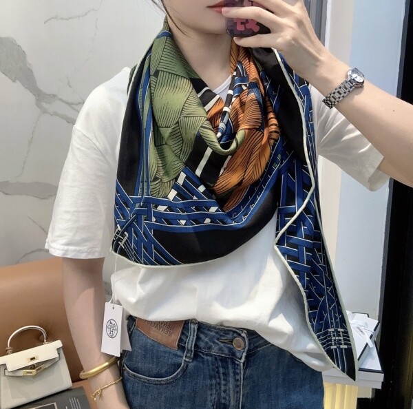 위핑,에르메스 Hermès 모던 클래식 패턴 디자인 빈티지 캐주얼 스카프