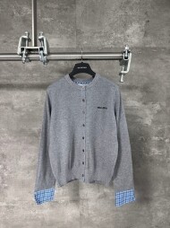 미우미우 MIU MIU 여성 패션 니트 체크 카멜 라운드 카디건 니트 코트
