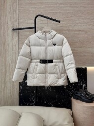 프라다 PRADA 스타일리쉬 삼각로고 신상 후드 다운 점퍼