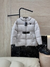 프라다 PRADA 스타일리쉬 삼각로고 신상 후드 다운 점퍼