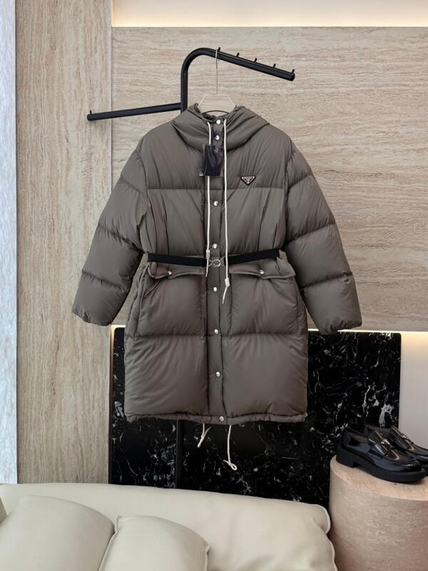 위핑,프라다 PRADA 모던 삼각 롱 패딩 코트
