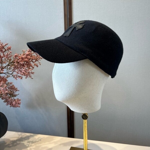 위핑,크롬하츠 Chrome Hearts 십자가 로고 니트 캡 남녀 썬캡