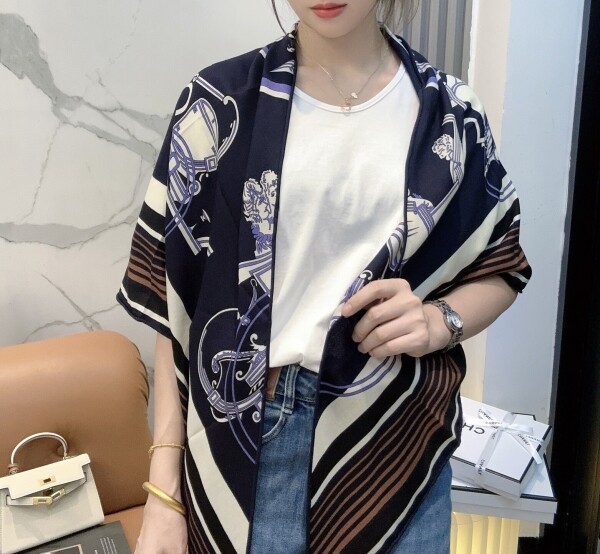 위핑,에르메스 Hermès 모던 클래식 캐주얼 빈티지 삼각건