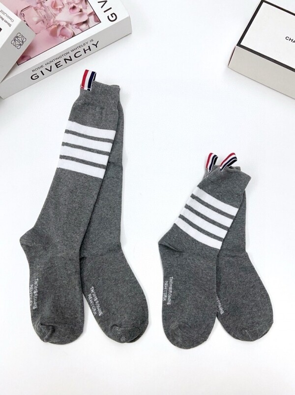 위핑,톰브라운 Thom Browne 클래식4스트라이프 스판 여성종아리니삭스