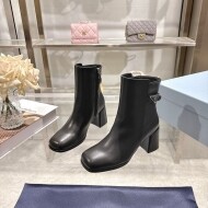 프라다 PRADA 클래식 삼각 로고 하이힐 부츠