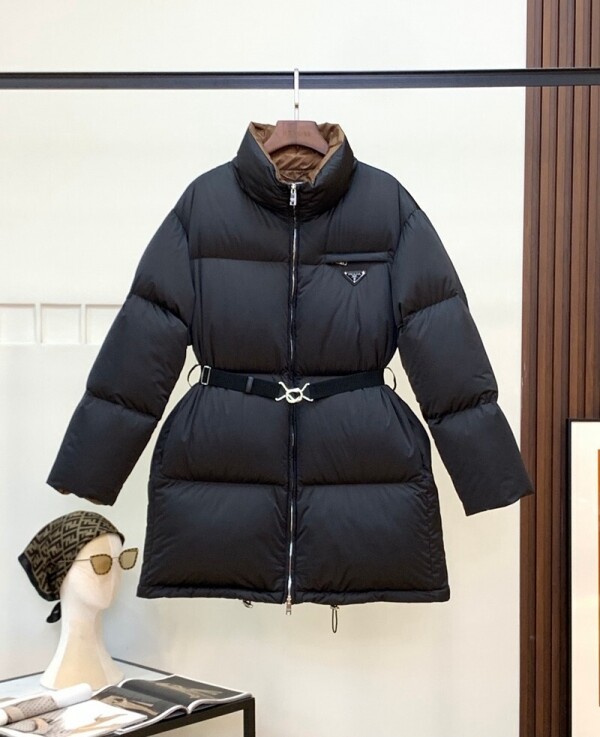위핑,프라다 PRADA 여성용 클래식 트라이앵글 로고 패션 허리 롱 다운 재킷