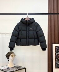 프라다 PRADA 여성 패션 클래식 트라이앵글 로고 숏 다운 재킷