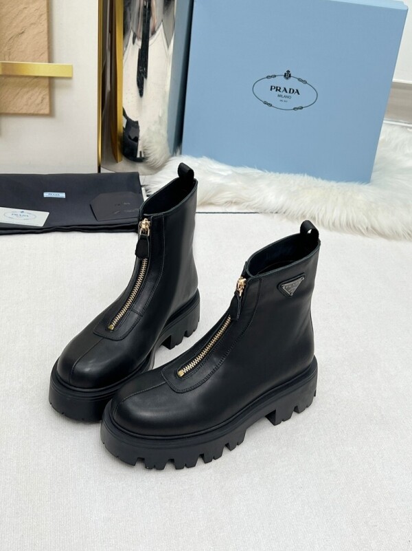 위핑,프라다 PRADA 클래식 심플 삼각로고 지퍼 부츠