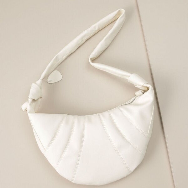 위핑,르메르 크로와상 크로스백 미디엄 소프트 나파 레더 화이트