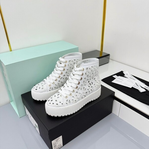 위핑,샤넬 CHANEL 펀칭 하이탑 스니커즈 끈 여성 부츠