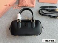 미우미우 아르카디 탑핸들 볼링백 스몰