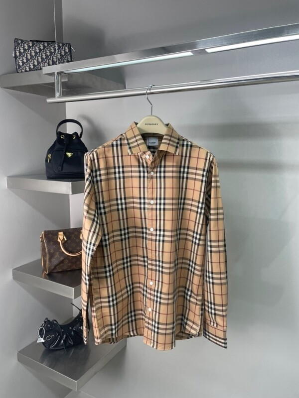 위핑,버버리 체크 셔츠