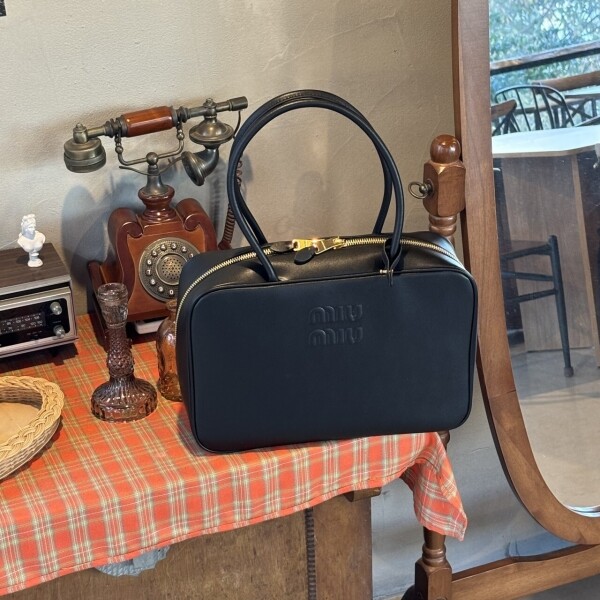 위핑,미우미우 가죽 보백 블랙