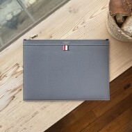 톰브라운 삼선탭 클러치백