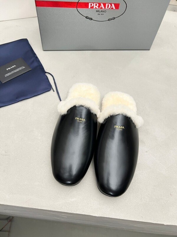 위핑,프라다 PRADA 가을 겨울 신상 기모 컴포트 여성 세미 슬리퍼