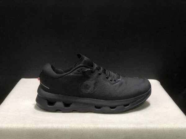 위핑,온 러닝화 클라우드 영역 블랙 3MF11130485