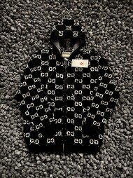 구찌 GUCCI 로고 자카드 올오버 프린트 니트 지퍼업 스웨터