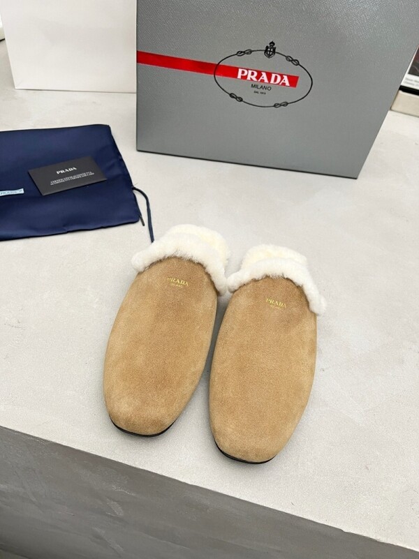 위핑,프라다 PRADA 가을 겨울 신상 기모 컴포트 여성 세미 슬리퍼