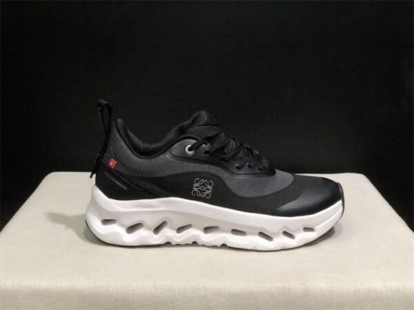 위핑,온 러닝화 클라우드 틸트 2.0 블랙 화이트 3ME10871100