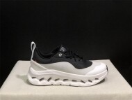 온 러닝화 클라우드 틸트 2.0 화이트 블랙 3ME10690556