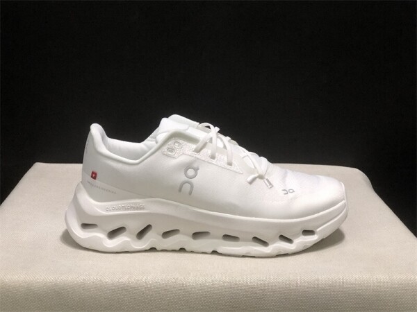 위핑,온 러닝화 클라우드 틸트 트리플 화이트 3ME10103253