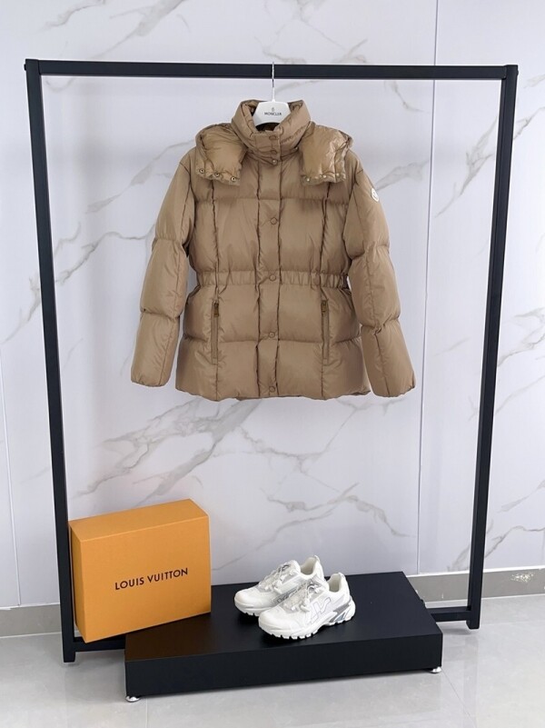 위핑,몽클레르 MONCLER 여성용 세련된 핏 웨이스트 후드 다운 재킷