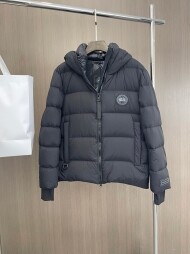 캐나다구스 Canada Goose 스타일리시하고 클래식한 후드 다운 재킷
