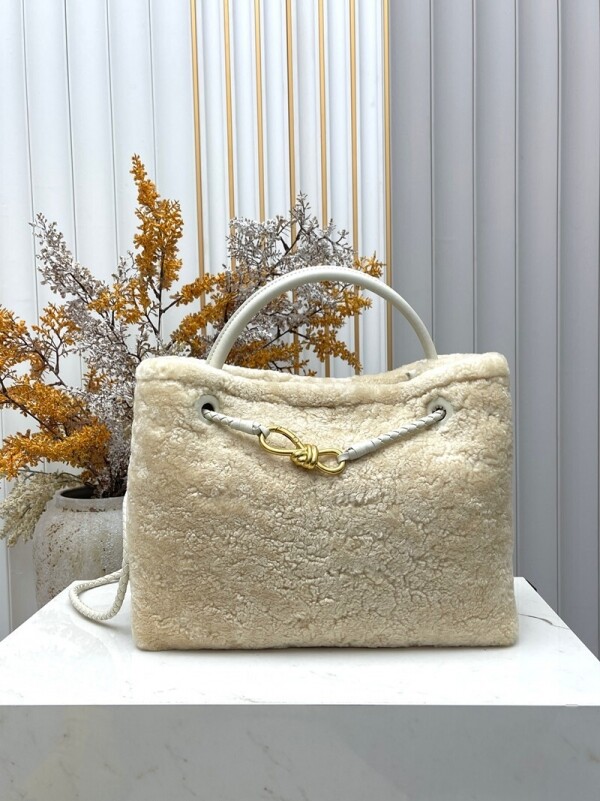 위핑,보테가 베네타 Bottega Veneta Andiamo 모던 윈터 토트백