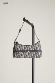 미우미우 퀼팅 나파 레더 탑 핸들백