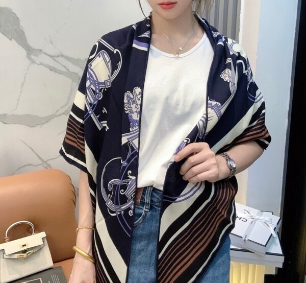 위핑,에르메스 Hermès 모던 클래식 패턴 빈티지 캐주얼 삼각 스카프