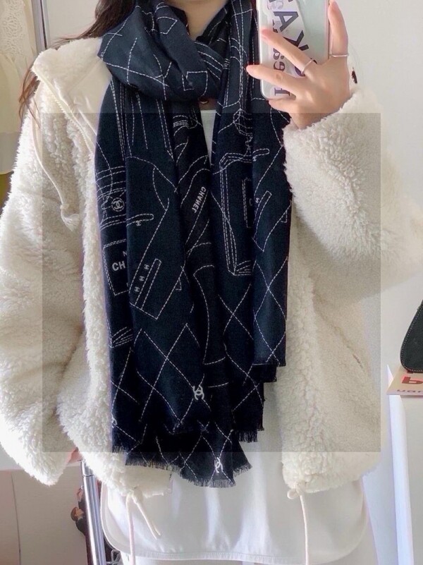위핑,샤넬 CHANEL 클래식 요소 빈티지 캐주얼 스카프