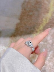 까르띠에 Cartier 클래식 레오파드 모양의 풀 다이아몬드 링