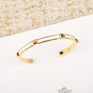 에르메스 Hermès H자 모양 스터드가 달린 클래식 빈티지 가죽 팔찌