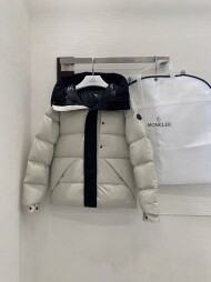 몽클레어 마데이라 패딩 점퍼