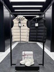 몽클레어 발마스크 패딩 조끼 점퍼